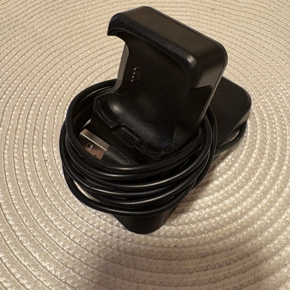 FitBit Versa 2 Black Charging Dock + Bonus Pink waistband.